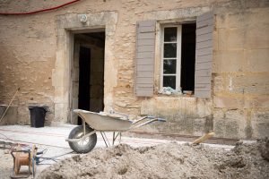 Maçon à Saint-Rémy-de-Provence réalisant des travaux de maçonnerie